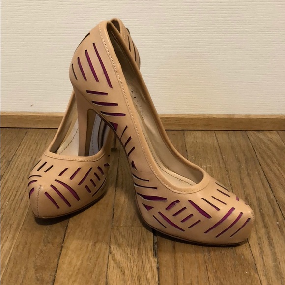 BCBC Statement Heel - Picture 1 of 3